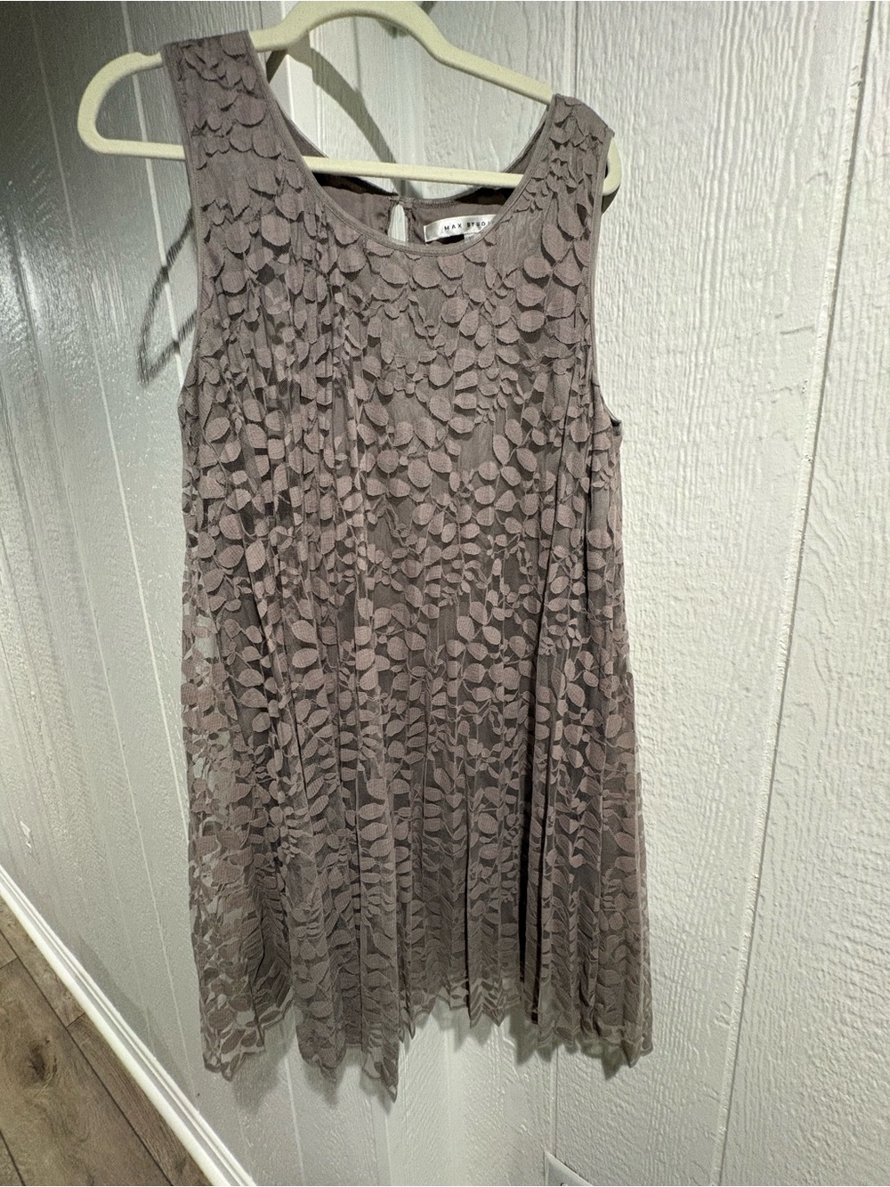 Max Studio Dusky Purple Taupe Lace Overlay Sleeveless Pleated Mini Dress